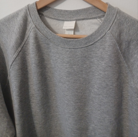 ⛔️Sold⛔️🆕️NWT H&M Sweatshirt in "Gray Melange" - Picture 9 of 12